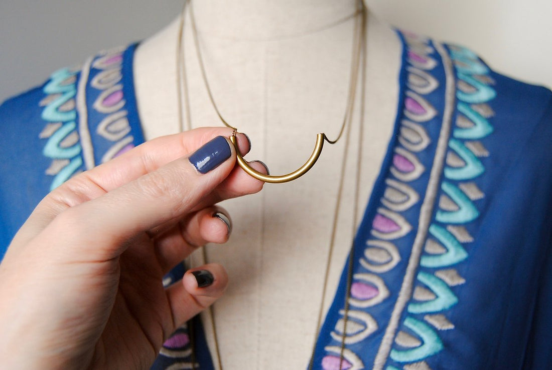 Curved Bar Necklace